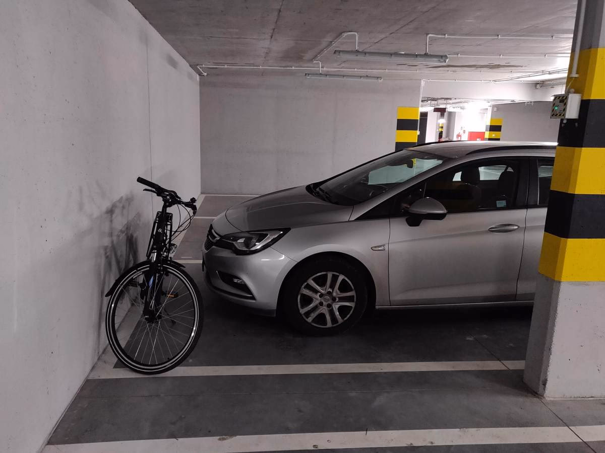Co można trzymać na miejscu postojowym?