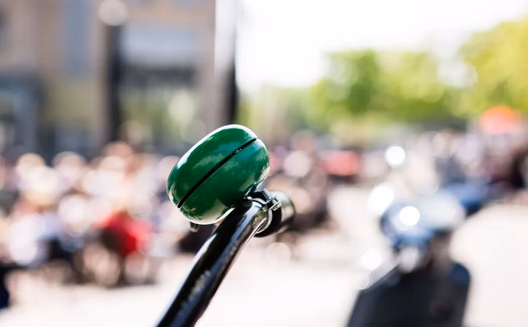 Co wydaje dźwięki w rowerze?