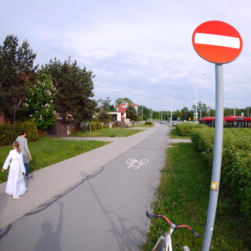 Czy rowerzysta może poruszać się po drodze jednokierunkowej?