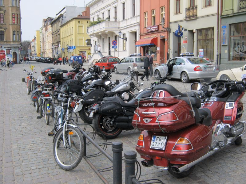 Czy skuter może stać na miejscu parkingowym?
