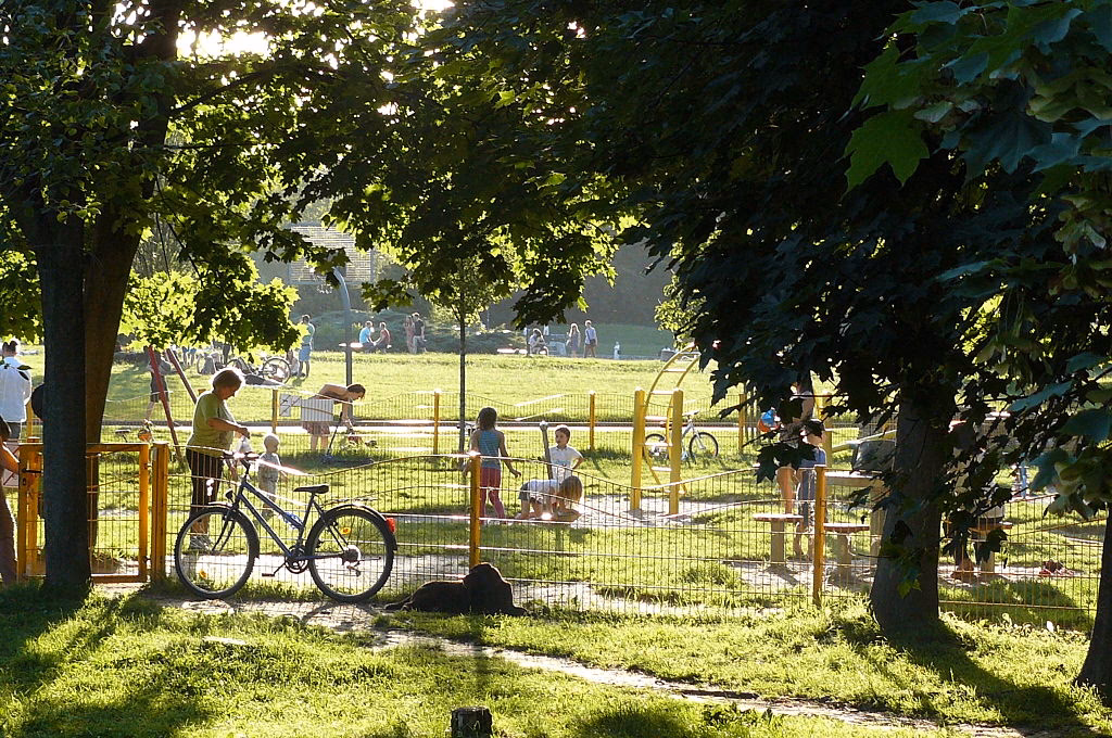 Jakie są fajne miejsca na piknik w Warszawie?