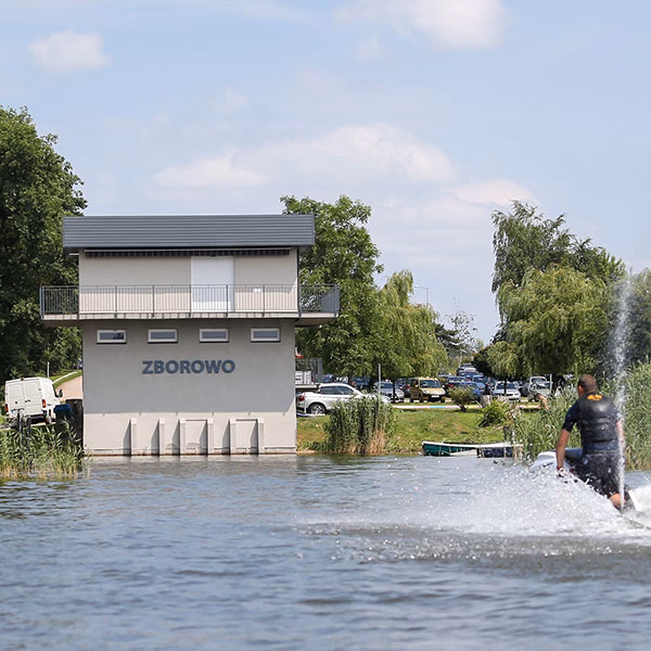 Gdzie znajduje się Owocowa Plaża?
