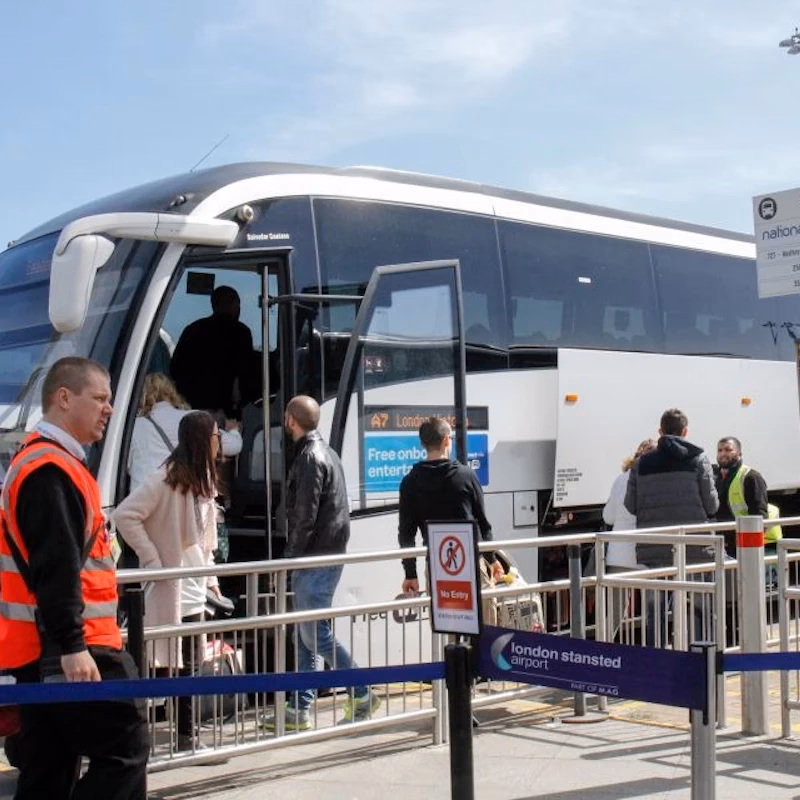 Czy lotnisko Luton jest duże?