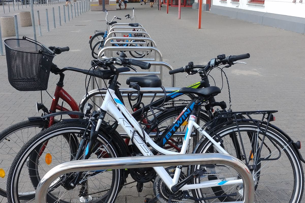 Czy parking M1 jest darmowy?