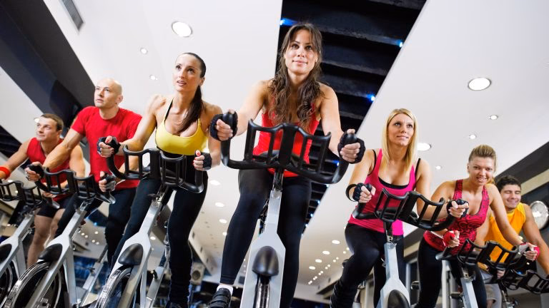 Na czym polega indoor cycling?