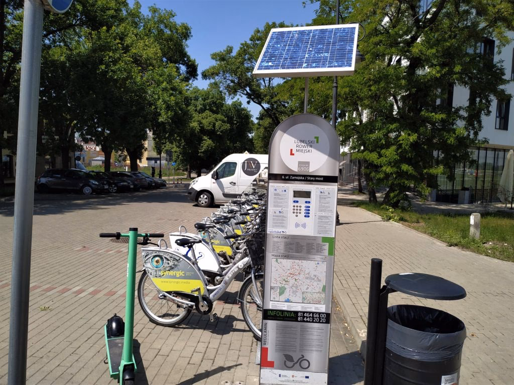 Czy parking przy Arenie Lublin jest płatny?